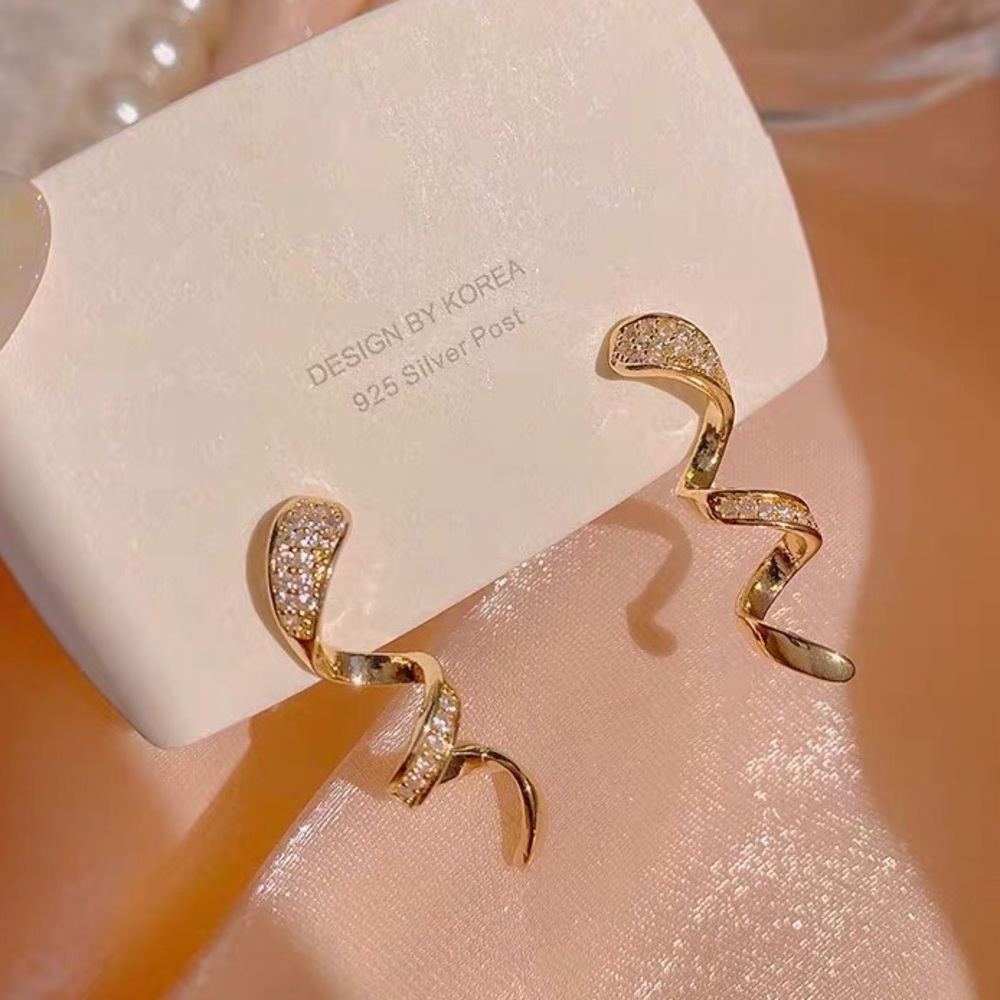 14K Diamond Spiral Stud Earrings